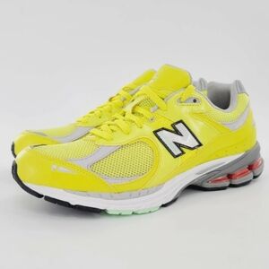 - New Balance 2002R Yellow Lime M2002RLC Men's Size 8 women's 10 Running